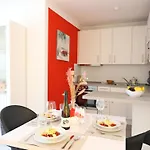 Erleben Sie Ihren Urlaub Im Zentral Gelegenen Apartmenthaus Strandburg Im Herzen Von Westerland 1