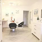 Erleben Sie Ihren Urlaub Im Zentral Gelegenen Apartmenthaus Strandburg Im Herzen Von Westerland 1